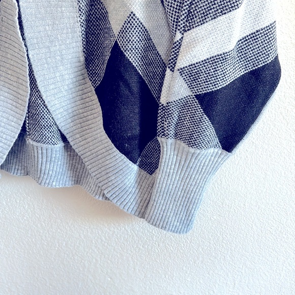 NWT Lety & Me black white and grey colorblock clamshell long sleeve cardigan - Picture 2 of 4